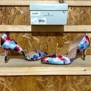 Gorgeous pumps with floral design.